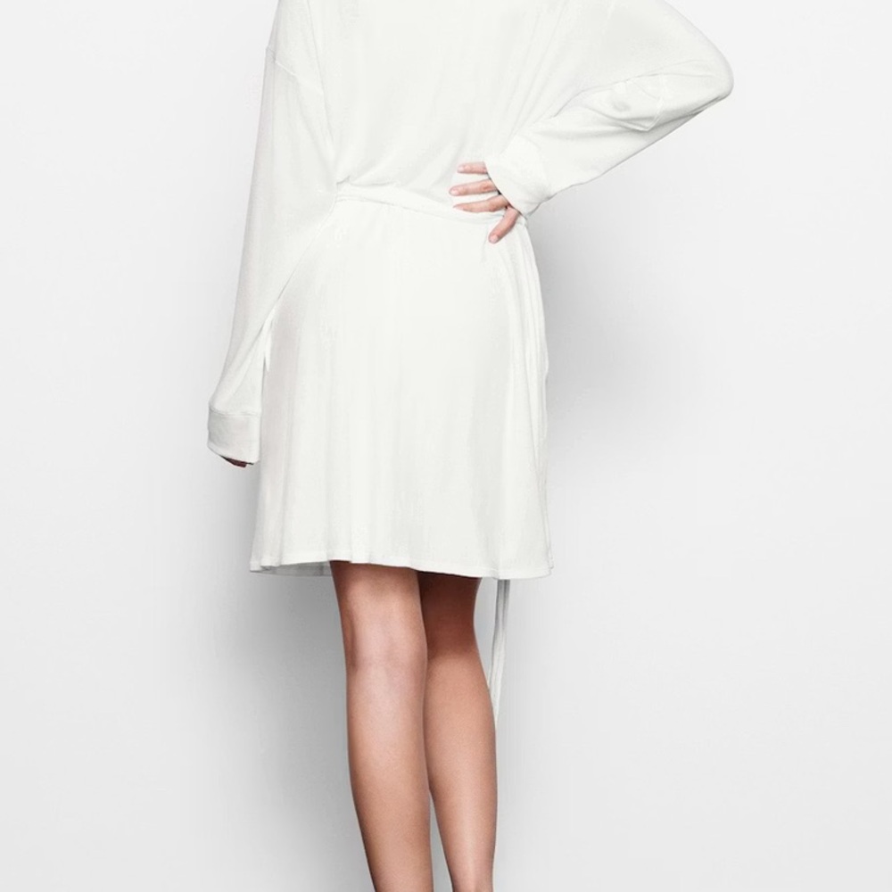 SKIMS Soft Lounge Ribbed Robe - Picture 4 of 11
